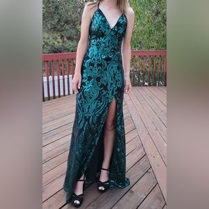 Windsor green and black prom dress with leg slit. Size 4. Worn twice!